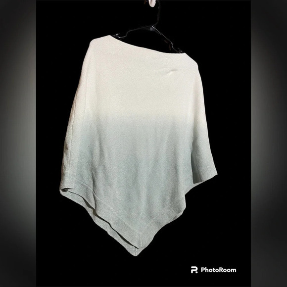 Barefoot Dreams Cozychic Ultra Lite Poncho Blue and White‎ - One Size - Picture 4 of 5